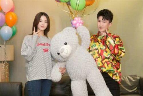 娱乐圈扒爷吃瓜